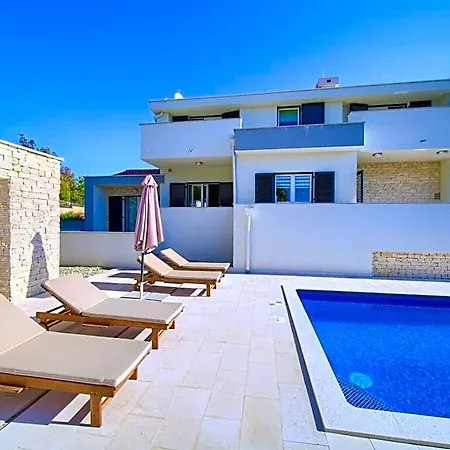 Amarie Comfortable Villa *