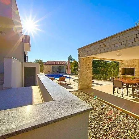 Amarie Comfortable Villa *